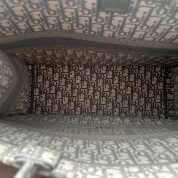 Authentic EUC Dior Ecru and Gray Oblique Book Tote Large. RT $3,750 - Picture 6 of 10